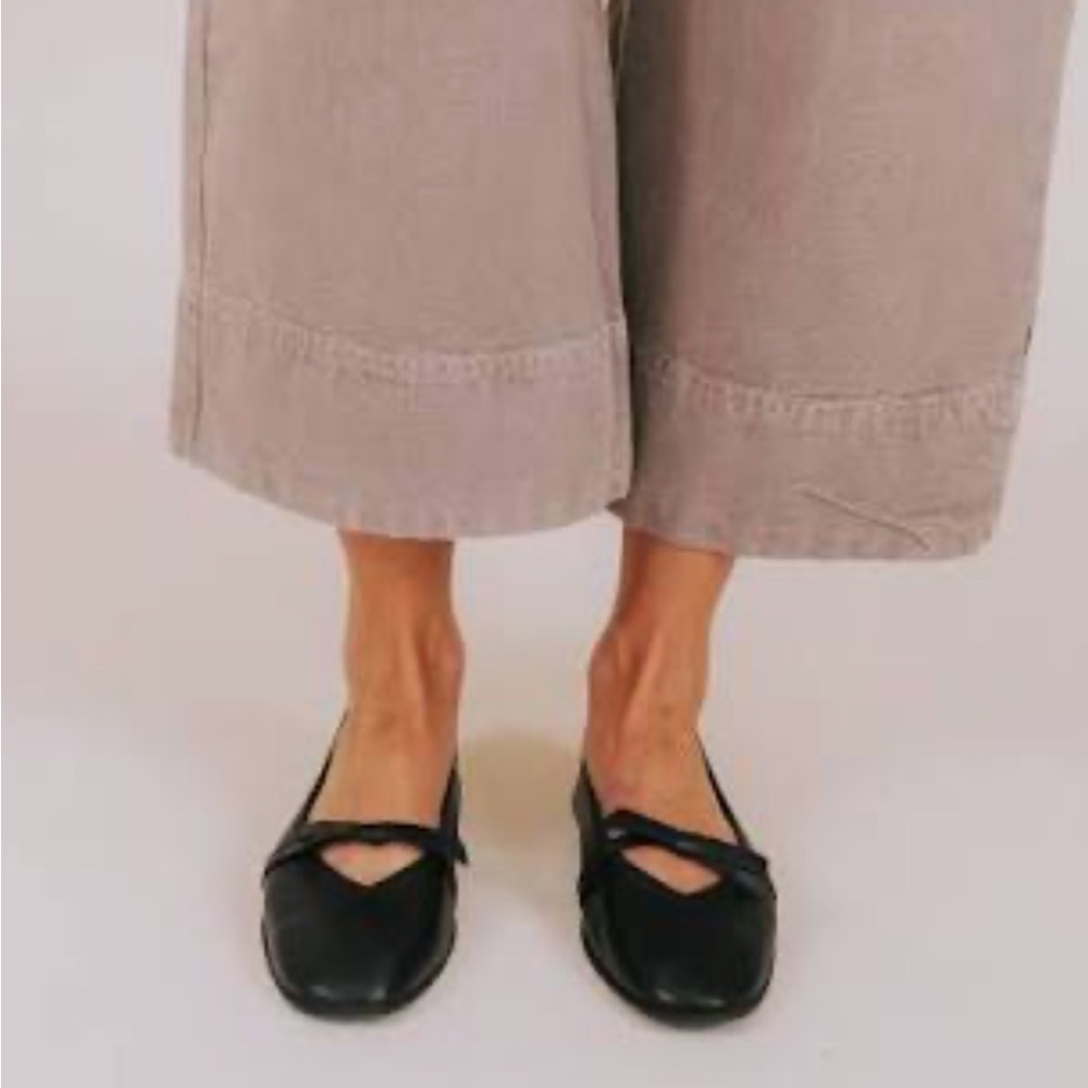 NIB FREE PEOPLE Mania Bow Ballerina Flats Black Leather. Size 7